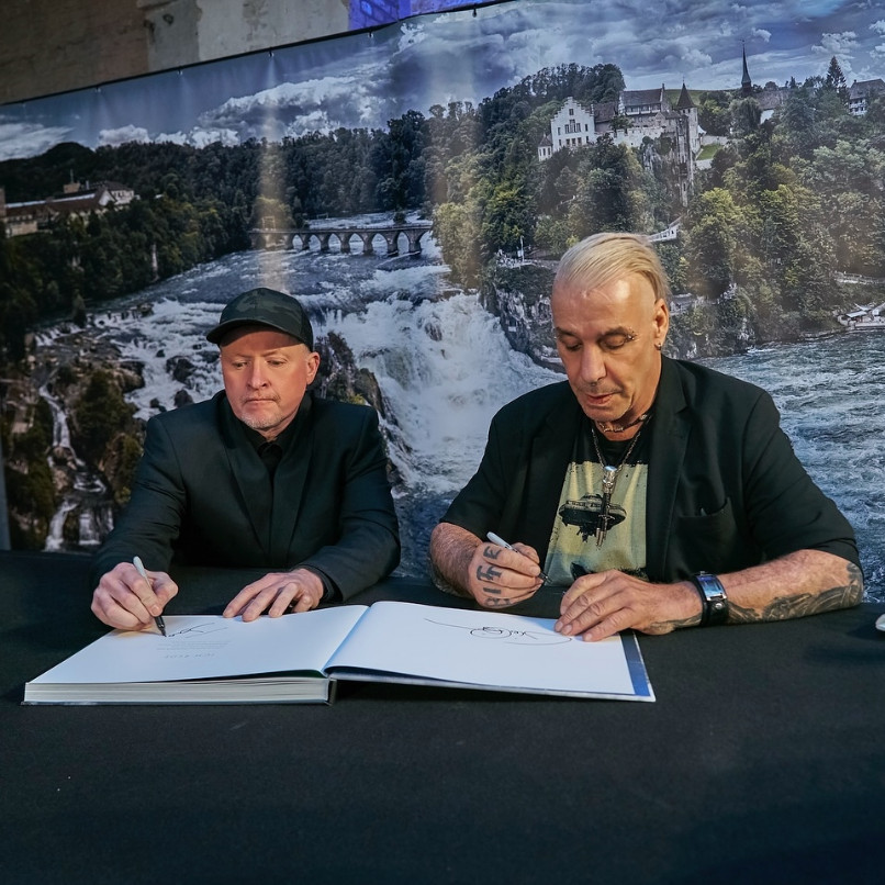 TILL LINDEMANN I JOEY KELLY FANOVIMA U BERLINU POTPISIVALI SVOJU NOVU KNJIGU